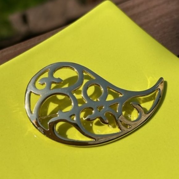 VTG GIVENCHY Gold Paisley Teardrop Open BROOCH - Picture 2 of 9